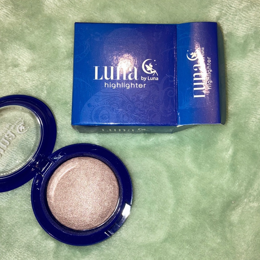 Luna highlighter in Calypso.